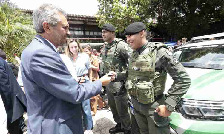 Governo do Ceará entrega primeiras viaturas blindadas à Polícia Militar